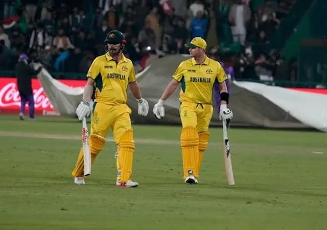 শেষ চারে অস্ট্রেলিয়া, ঝুলে আফগানরা