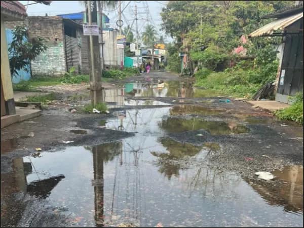 মহেশতলায় দীর্ঘদিন ধরেই রাস্তা বেহাল, ক্ষুব্ধ বাসিন্দারা