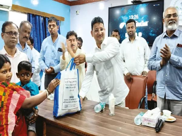 ময়ূরেশ্বরে অপুষ্টিতে ভোগা শিশুদের সুস্থ করে তোলাই চ্যালেঞ্জ প্রশাসনের
