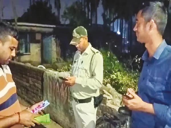 ফাঁকা বাড়িতে ডেকে মাধ্যমিক পরীক্ষার্থীকে গণধর্ষণ ও ব্ল্যাকমেল, গ্রেপ্তার নাবালক বন্ধু