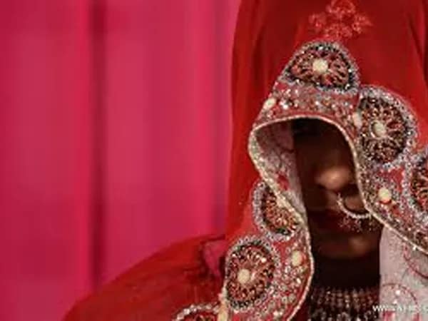 সাত নামে সাতবার বিয়ে, গ্রেপ্তার হওয়ার আগের রাতেও মালাবদল করেছিল যুবতী