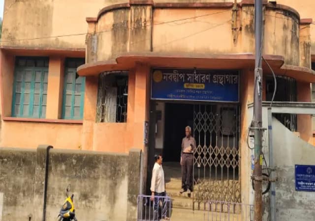 বহু দুষ্প্রাপ্য তালপাতার পুঁথি নিয়ে ধুঁকছে নবদ্বীপ সাধারণ গ্রন্থাগার