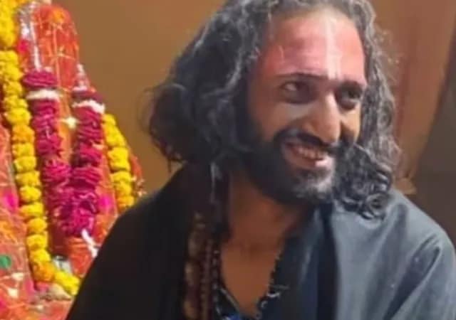 সোশ্যাল মিডিয়ায় আত্মহত্যার হুমকি, ভাইরাল আইআইটি বাবাকে আটক করল পুলিস
&nbsp;
