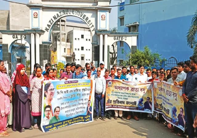 শিক্ষামন্ত্রীর উপর হামলার প্রতিবাদে কাজী নজরুল বিশ্ববিদ্যালয়ে মিছিল
