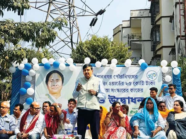 সল্টলেকের ১৪ ওয়ার্ডের রাস্তা&nbsp; সংস্কারের সূচনায় মন্ত্রী ও মেয়র