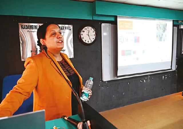 আন্দ্রিজ, আন্টার্টিকায় ঘুরে বেড়াচ্ছেন বর্ধমান বিশ্ববিদ্যালয়ের প্রাক্তন ছাত্রী