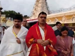SafeValue must use [property]=binding: সপরিবারে তিরুপতি মন্দিরে গেলেন রাজস্থানের মুখ্যমন্ত্রী ভজনলাল শর্মা (see http://g.co/ng/security#xss)