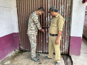 ময়নাগুড়িতে প্রশাসনের পক্ষ থেকে একাধিক অবৈধ জলের ব্যবসা বন্ধ করে দেওয়া হল, এলাকা জুড়ে চলছে অভিযান