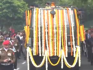 শেষ যাত্রায় প্রয়াত প্রাক্তন প্রধানমন্ত্রী মনমোহন সিং